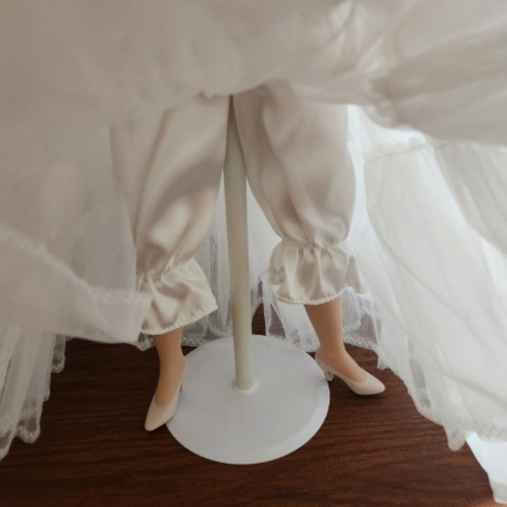 The Ashton-Drake Galleries' "Winter Romance" Porcelain Bride Doll - Picture 6 of 7